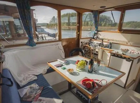 Kuhnle-tours Schlafen Im Hafen 보트호텔 레힐린