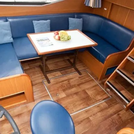 Kuhnle-tours Schlafen Im Hafen 보트호텔 레힐린