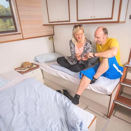 보트호텔 Kuhnle-tours Schlafen Im Hafen *