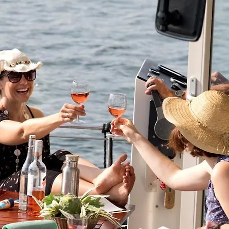 Kuhnle-tours Schlafen Im Hafen 보트호텔